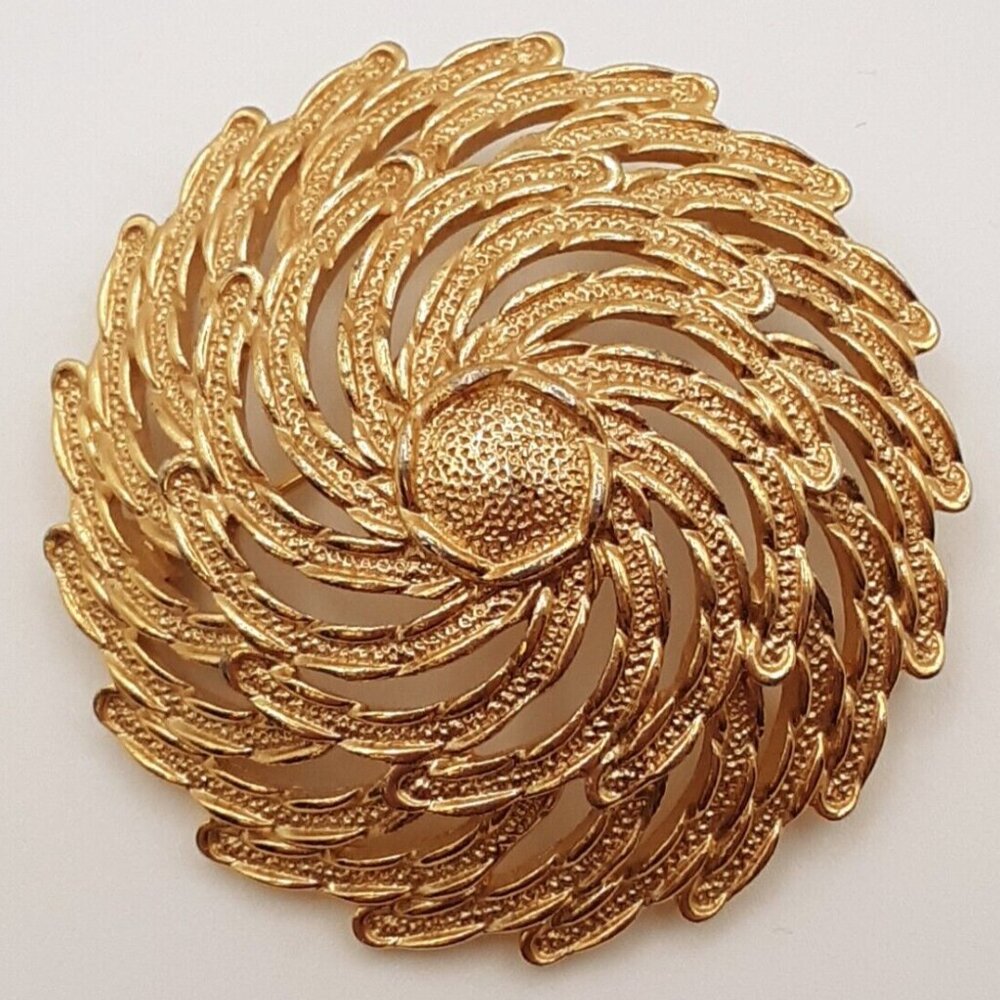 Sarah Coventry Round Gold Tone Pinwheel Vintage Gold Tone Brooch